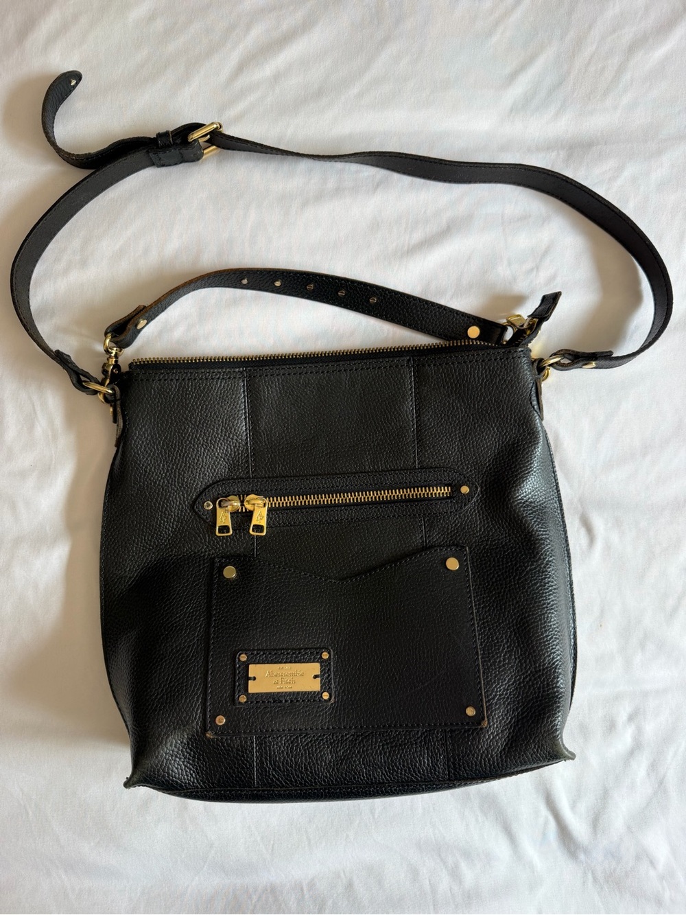 Abercrombie & Fitch 100% Leather Black Zip Crossbody Gold Hardware